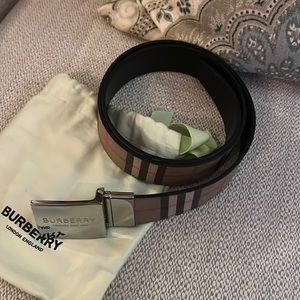 Burberry Belt- Reversible Classic Check w. Plaque, retails $550